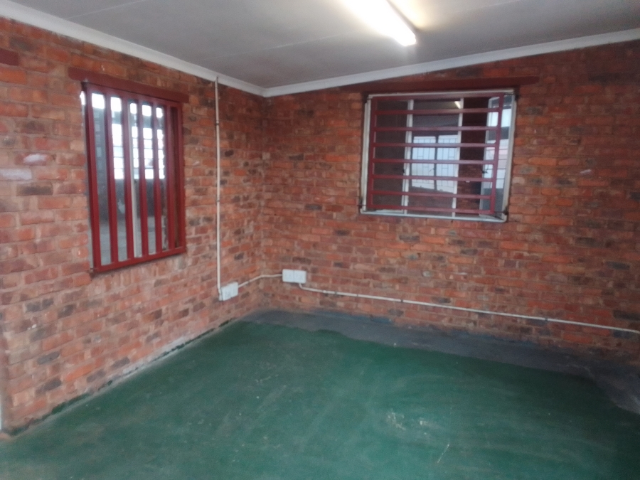 To Let commercial Property for Rent in Oos Einde North West